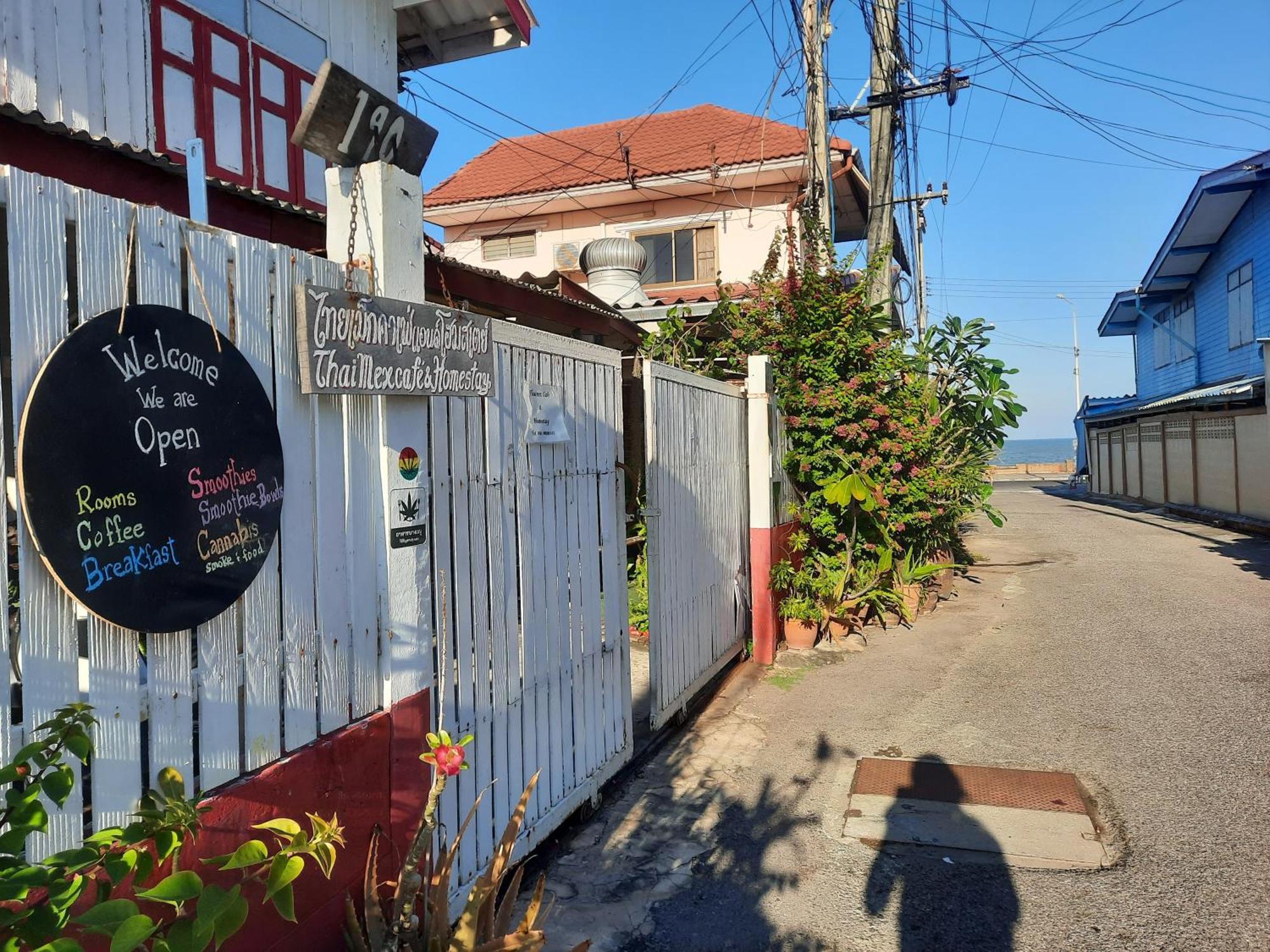 Thaimex Cafe & Homestay Backpackers- Adults Only Prachuap Khiri Khan Exterior photo